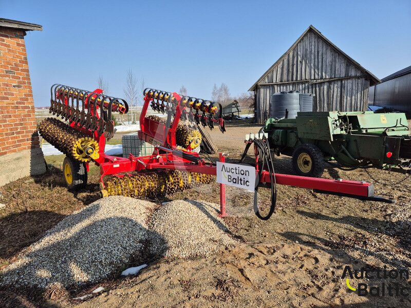 Vaderstad Rollex RX 620 - Mezőgazdasági hengerek: 1 kép. Vaderstad Rollex RX 620 - Mezőgazdasági hengerek: 1 kép.