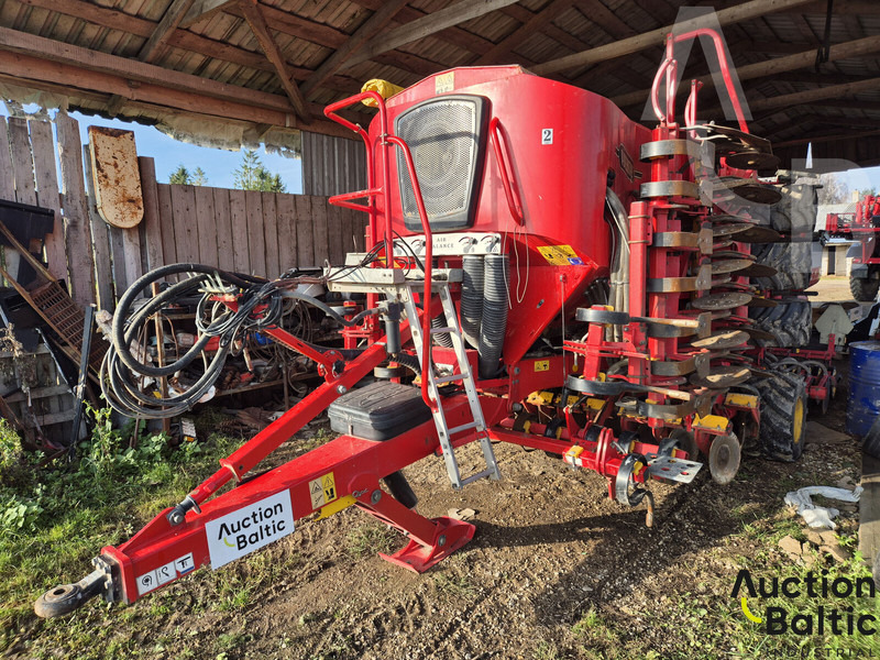Vaderstad ST 600C - Kombinált vetőgép: 1 kép. Vaderstad ST 600C - Kombinált vetőgép: 1 kép.