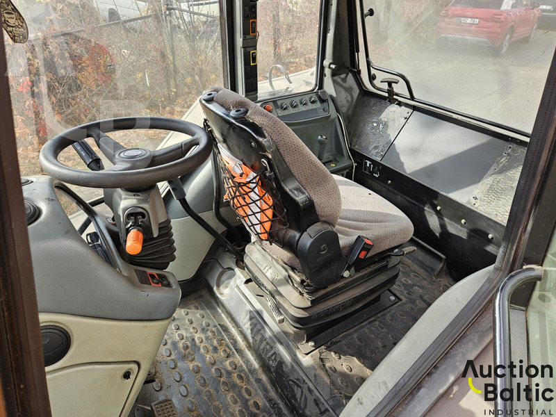 Valtra A 93H - Traktor: 5 kép. Valtra A 93H - Traktor: 5 kép.