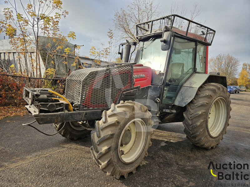 Valtra A 93H - Traktor: 1 kép. Valtra A 93H - Traktor: 1 kép.