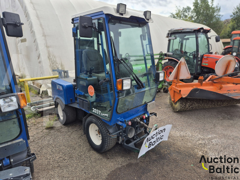 Vitra 2037 Economy - Utcaseprő gép: 2 kép. Vitra 2037 Economy - Utcaseprő gép: 2 kép.