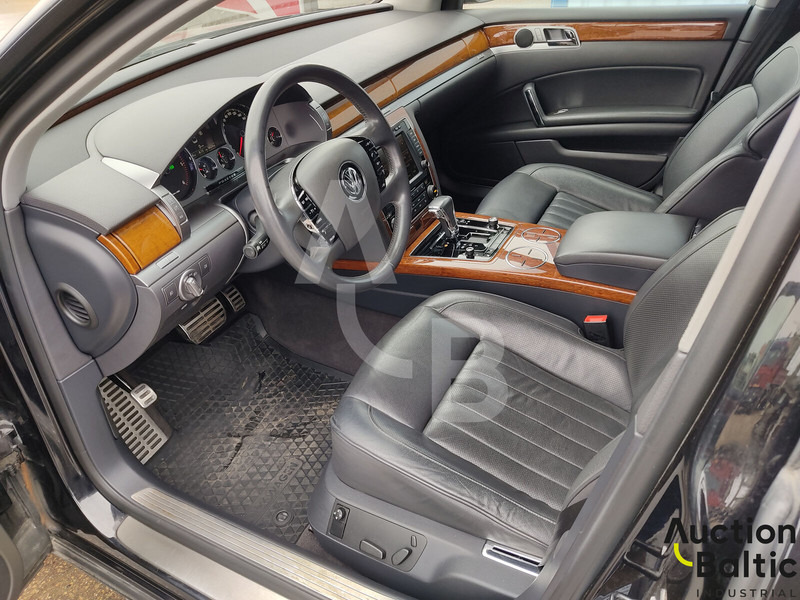 Volkswagen Phaeton - Autó: 5 kép. Volkswagen Phaeton - Autó: 5 kép.