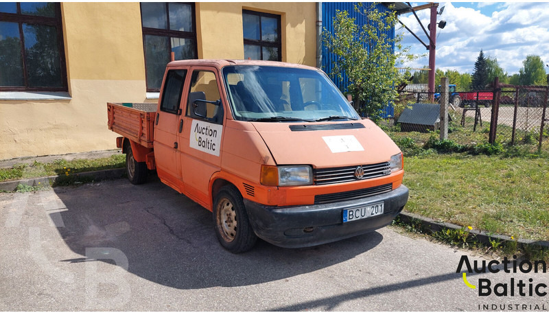 Volkswagen Transporter - Platós kisteherautó: 2 kép. Volkswagen Transporter - Platós kisteherautó: 2 kép.