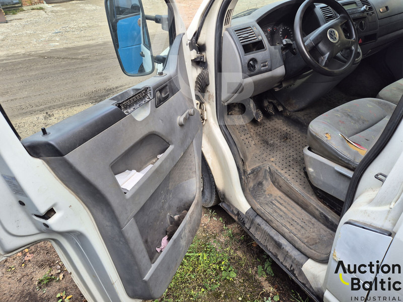 Volkswagen Transporter - Platós kisteherautó: 5 kép. Volkswagen Transporter - Platós kisteherautó: 5 kép.