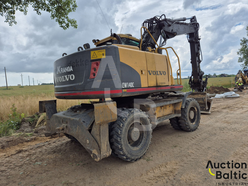 Volvo EW 140 C - Gumikerekes kotró: 4 kép. Volvo EW 140 C - Gumikerekes kotró: 4 kép.