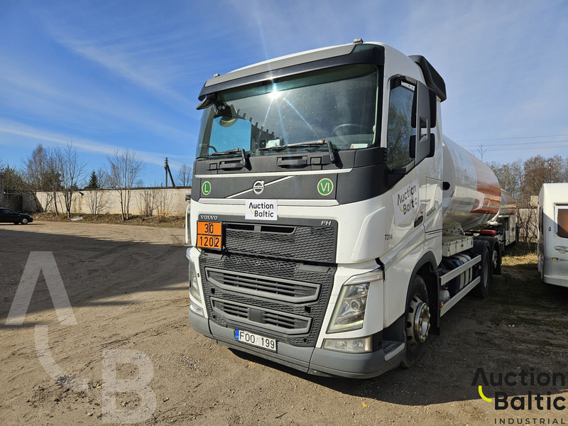 Volvo FH 420 - Tartályos teherautó: 2 kép. Volvo FH 420 - Tartályos teherautó: 2 kép.