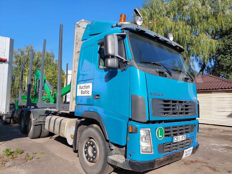 Volvo FH12 - Rönkszállító teherautó: 1 kép. Volvo FH12 - Rönkszállító teherautó: 1 kép.