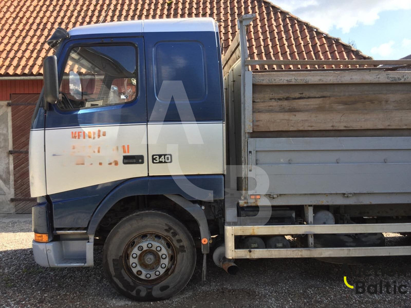 Volvo FH12 - Platós teherautó: 5 kép. Volvo FH12 - Platós teherautó: 5 kép.