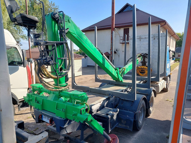 Volvo FH12 - Rönkszállító teherautó: 3 kép. Volvo FH12 - Rönkszállító teherautó: 3 kép.