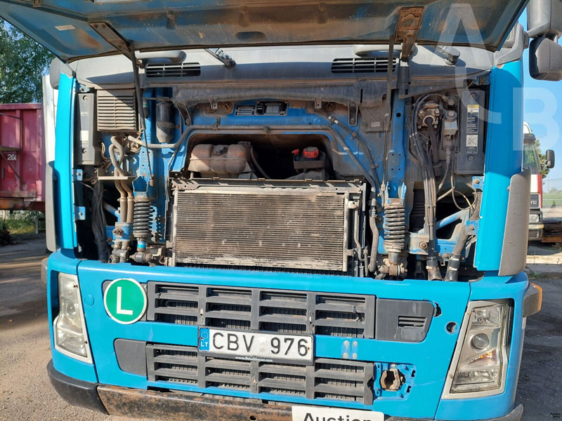 Volvo FH12 - Rönkszállító teherautó: 5 kép. Volvo FH12 - Rönkszállító teherautó: 5 kép.