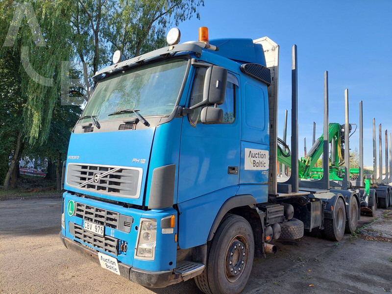Volvo FH12 - Rönkszállító teherautó: 2 kép. Volvo FH12 - Rönkszállító teherautó: 2 kép.