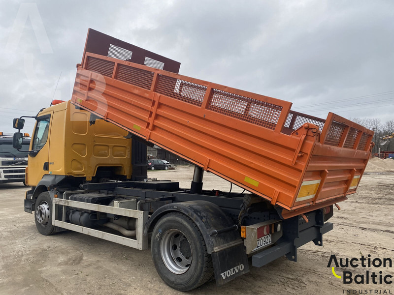 Volvo FL 240 4x2 - Billenőplatós teherautó: 4 kép. Volvo FL 240 4x2 - Billenőplatós teherautó: 4 kép.