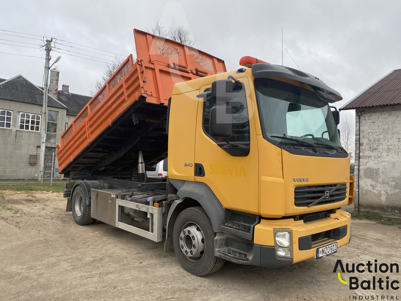 Volvo FL 240 4x2 - Billenőplatós teherautó: 1 kép. Volvo FL 240 4x2 - Billenőplatós teherautó: 1 kép.