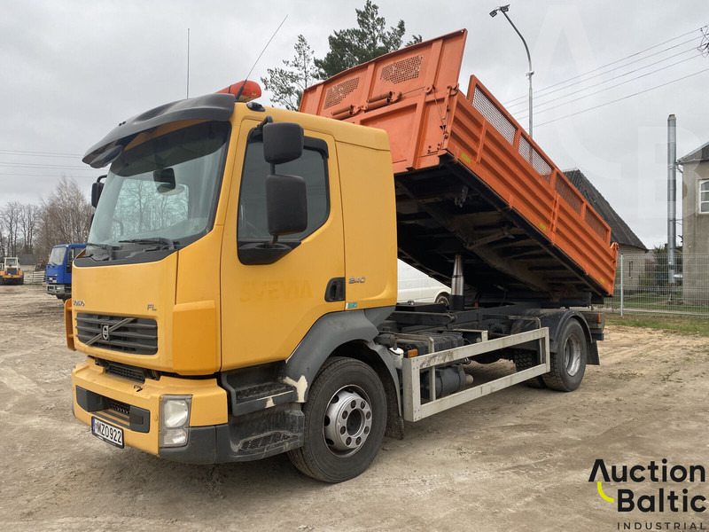 Volvo FL 240 4x2 - Billenőplatós teherautó: 2 kép. Volvo FL 240 4x2 - Billenőplatós teherautó: 2 kép.