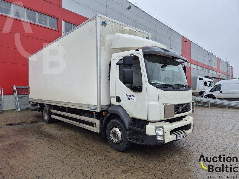 Volvo FL240 - Dobozos felépítményű teherautó: 1 kép. Volvo FL240 - Dobozos felépítményű teherautó: 1 kép.