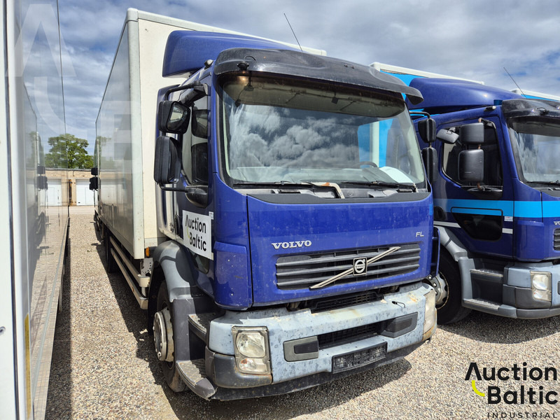 Volvo FL240 - Dobozos felépítményű teherautó: 2 kép. Volvo FL240 - Dobozos felépítményű teherautó: 2 kép.