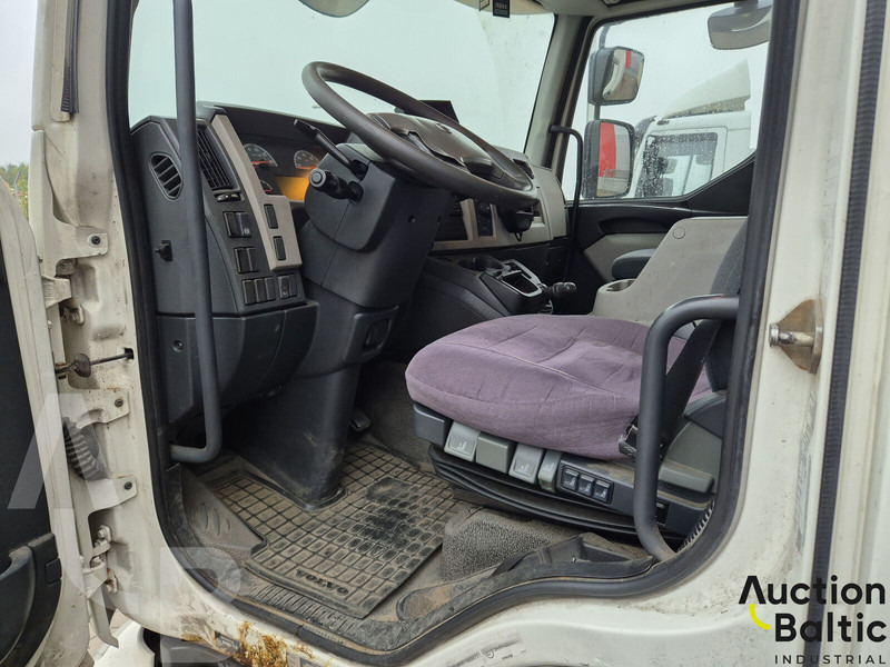 Volvo FL240 - Dobozos felépítményű teherautó: 5 kép. Volvo FL240 - Dobozos felépítményű teherautó: 5 kép.