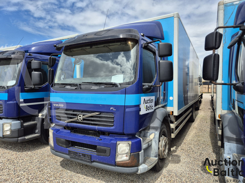 Volvo FL240 - Dobozos felépítményű teherautó: 1 kép. Volvo FL240 - Dobozos felépítményű teherautó: 1 kép.