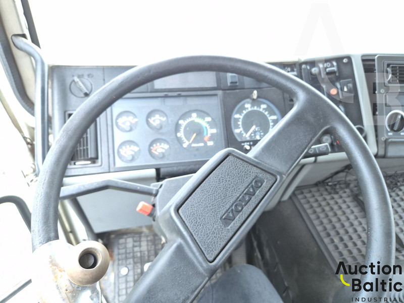 Volvo FL6 - Tartályos teherautó: 5 kép. Volvo FL6 - Tartályos teherautó: 5 kép.