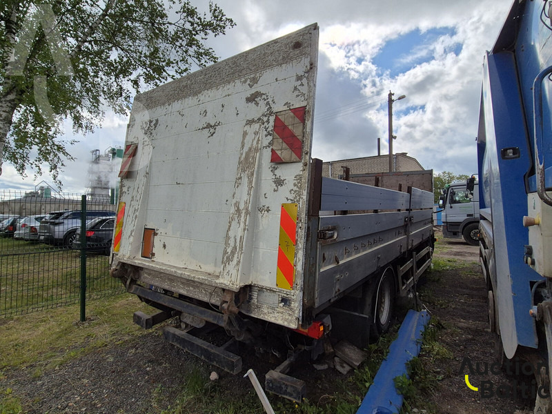 Volvo FL6 - Platós teherautó: 4 kép. Volvo FL6 - Platós teherautó: 4 kép.