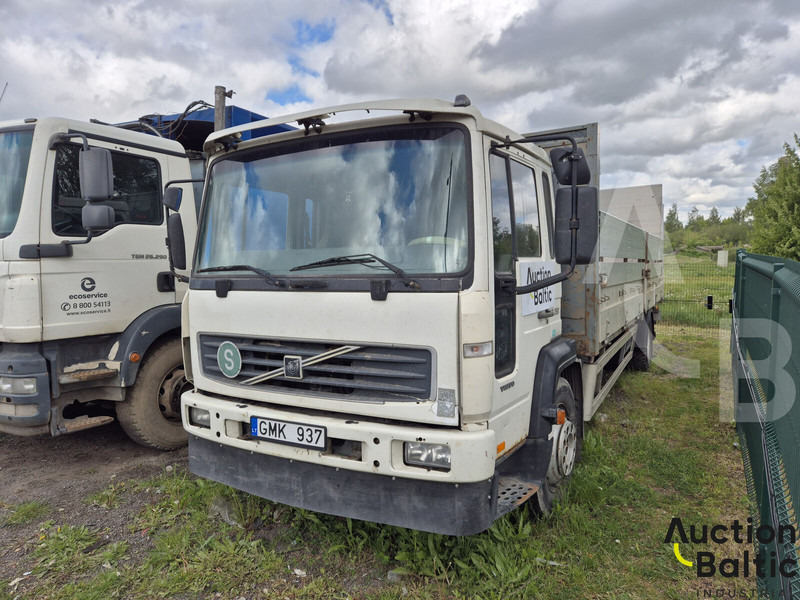 Volvo FL6 - Platós teherautó: 1 kép. Volvo FL6 - Platós teherautó: 1 kép.