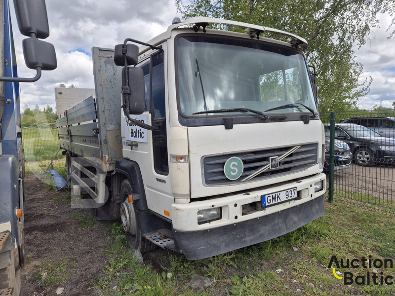 Volvo FL6 - Platós teherautó: 2 kép. Volvo FL6 - Platós teherautó: 2 kép.