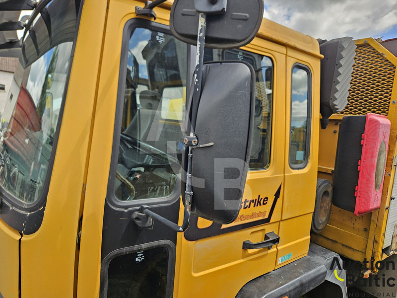 Volvo FL612 - Platós teherautó: 5 kép. Volvo FL612 - Platós teherautó: 5 kép.