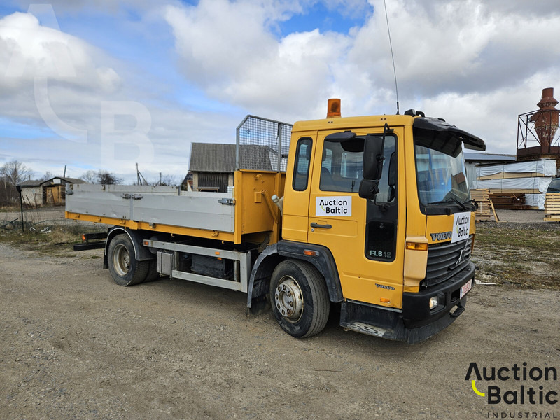 Volvo FL612 - Billenőplatós teherautó: 3 kép. Volvo FL612 - Billenőplatós teherautó: 3 kép.