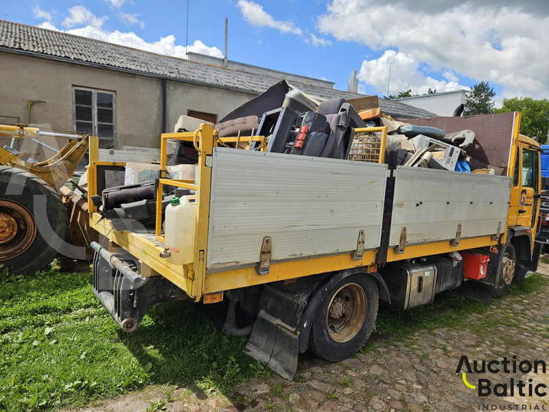 Volvo FL612 - Platós teherautó: 3 kép. Volvo FL612 - Platós teherautó: 3 kép.