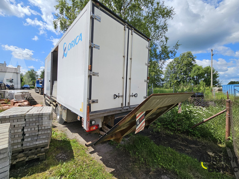 Volvo FL615 - Dobozos felépítményű teherautó: 3 kép. Volvo FL615 - Dobozos felépítményű teherautó: 3 kép.