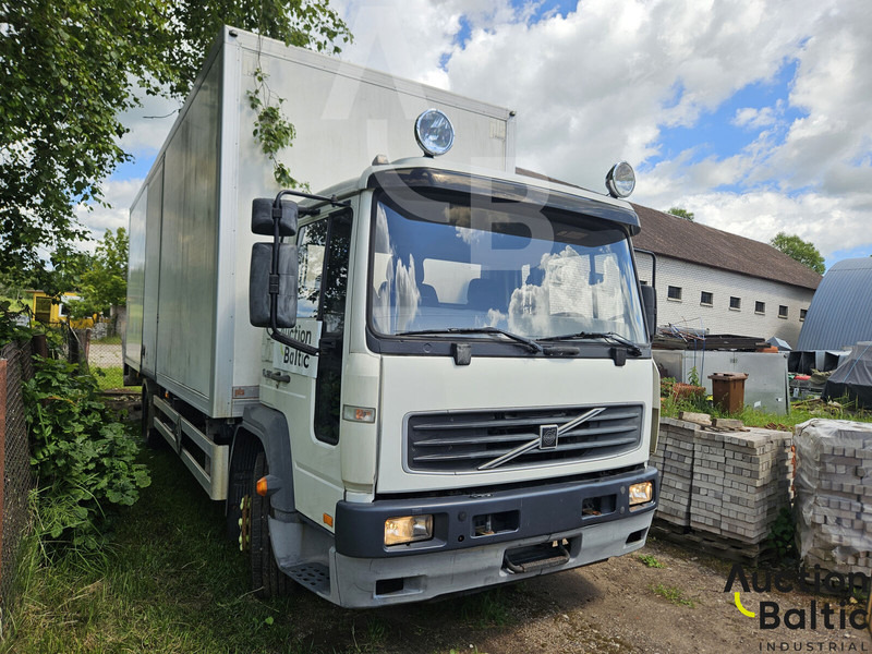 Volvo FL615 - Dobozos felépítményű teherautó: 2 kép. Volvo FL615 - Dobozos felépítményű teherautó: 2 kép.