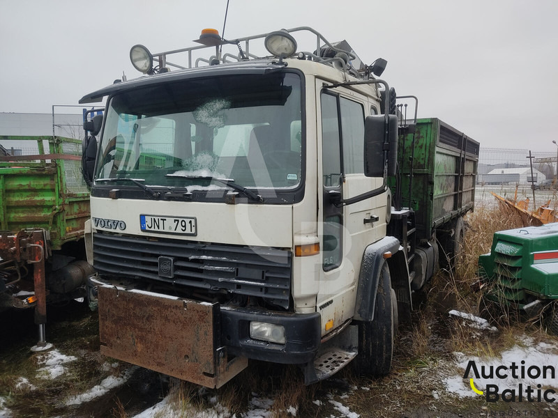 Volvo FL618 - Billenőplatós teherautó, Darus autó: 1 kép. Volvo FL618 - Billenőplatós teherautó, Darus autó: 1 kép.