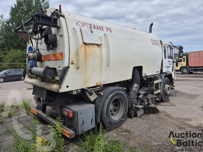 Volvo FL618 - Utcaseprő gép: 4 kép. Volvo FL618 - Utcaseprő gép: 4 kép.