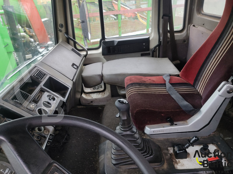 Billenőplatós teherautó, Darus autó Volvo FL618: 6 kép.