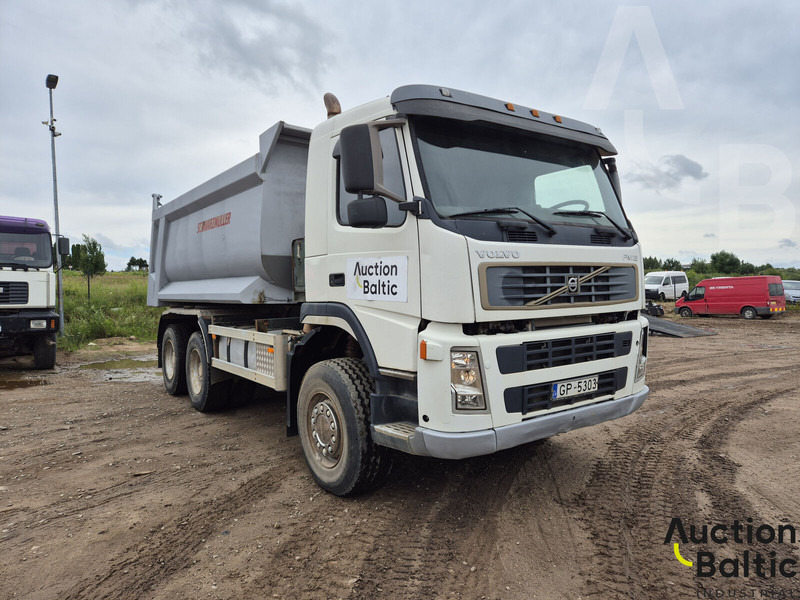 Volvo FM12 - Billenőplatós teherautó: 2 kép. Volvo FM12 - Billenőplatós teherautó: 2 kép.