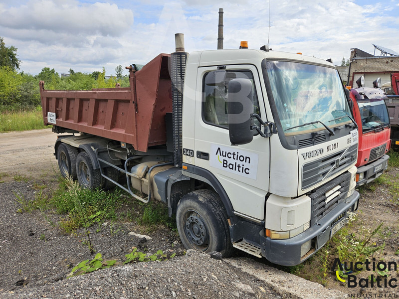 Volvo FM12 - Billenőplatós teherautó: 2 kép. Volvo FM12 - Billenőplatós teherautó: 2 kép.