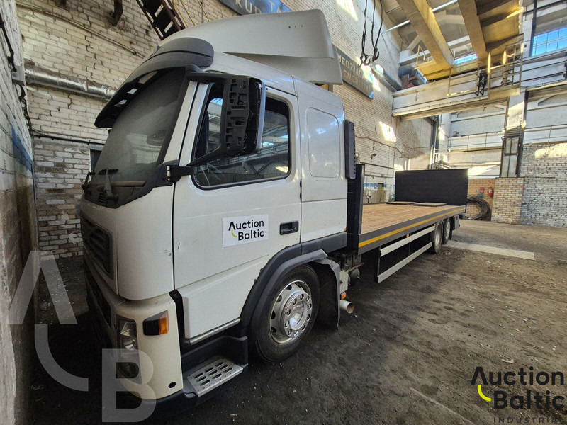 Volvo FM380 - Platós teherautó: 2 kép. Volvo FM380 - Platós teherautó: 2 kép.