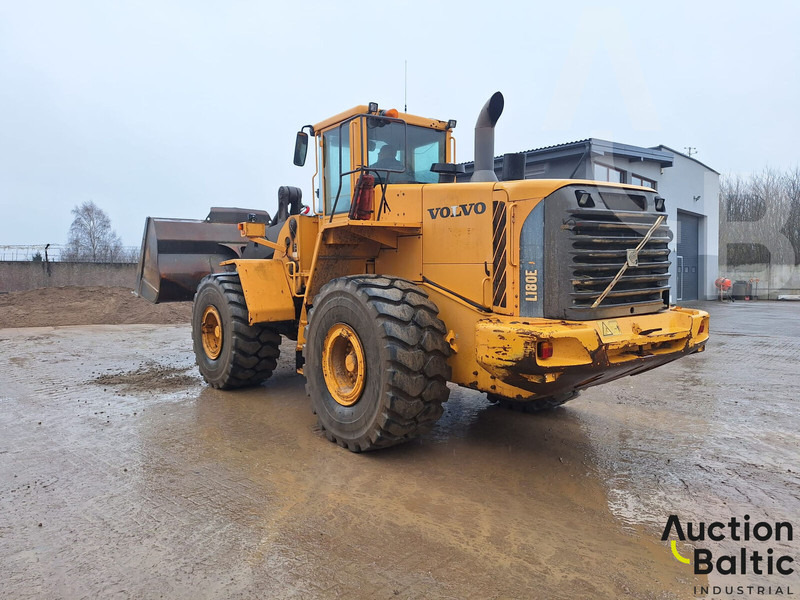 Volvo L 180 E - Gumikerekes homlokrakodó: 3 kép. Volvo L 180 E - Gumikerekes homlokrakodó: 3 kép.