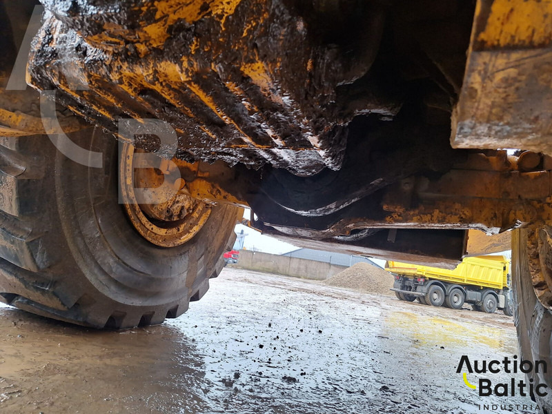 Gumikerekes homlokrakodó Volvo L 180 E: 12 kép.