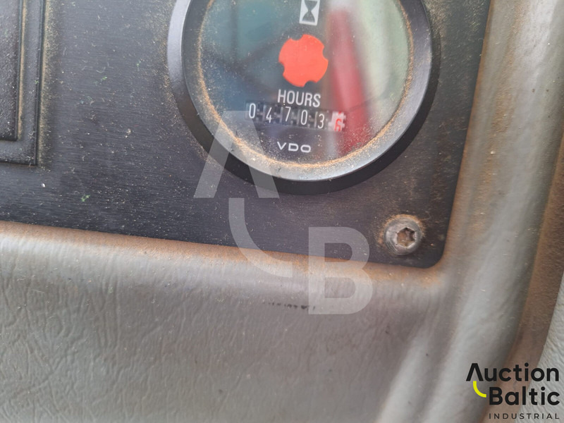 Gumikerekes homlokrakodó Volvo L 180 E: 17 kép.