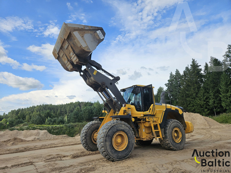 Volvo L 180 G - Gumikerekes homlokrakodó: 1 kép. Volvo L 180 G - Gumikerekes homlokrakodó: 1 kép.