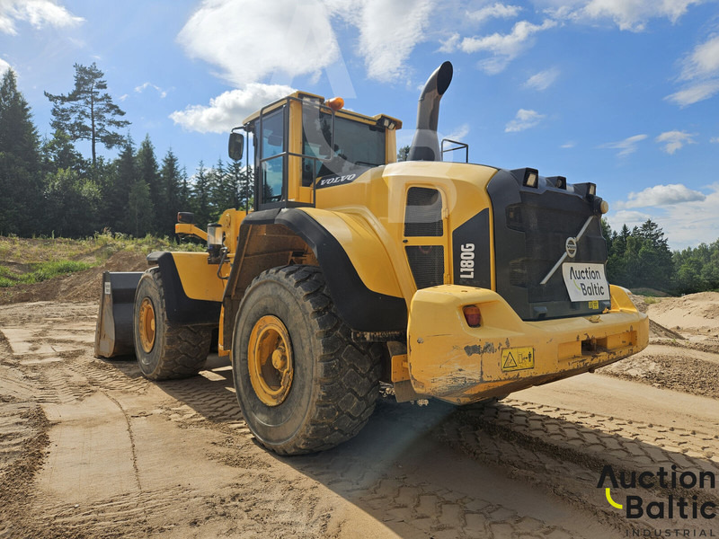 Volvo L 180 G - Gumikerekes homlokrakodó: 4 kép. Volvo L 180 G - Gumikerekes homlokrakodó: 4 kép.