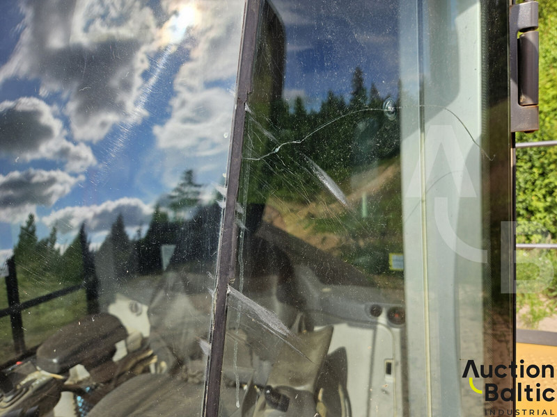 Gumikerekes homlokrakodó Volvo L 180 G: 17 kép.