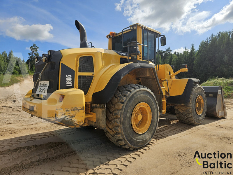 Volvo L 180 G - Gumikerekes homlokrakodó: 5 kép. Volvo L 180 G - Gumikerekes homlokrakodó: 5 kép.