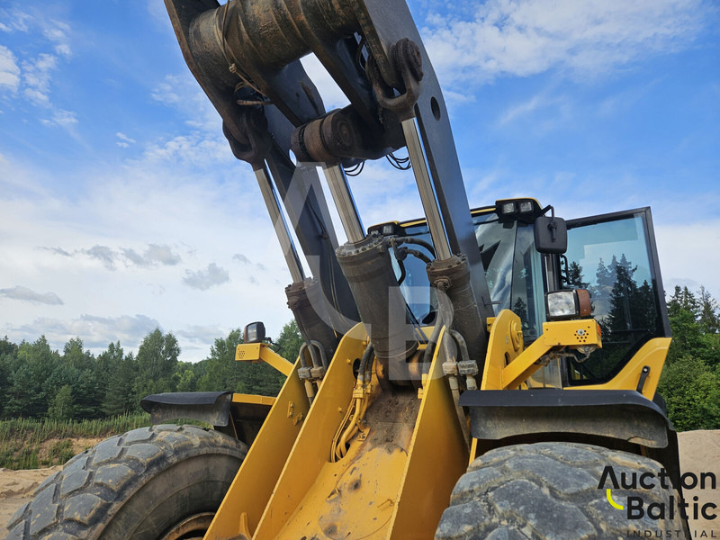 Gumikerekes homlokrakodó Volvo L 180 G: 13 kép.