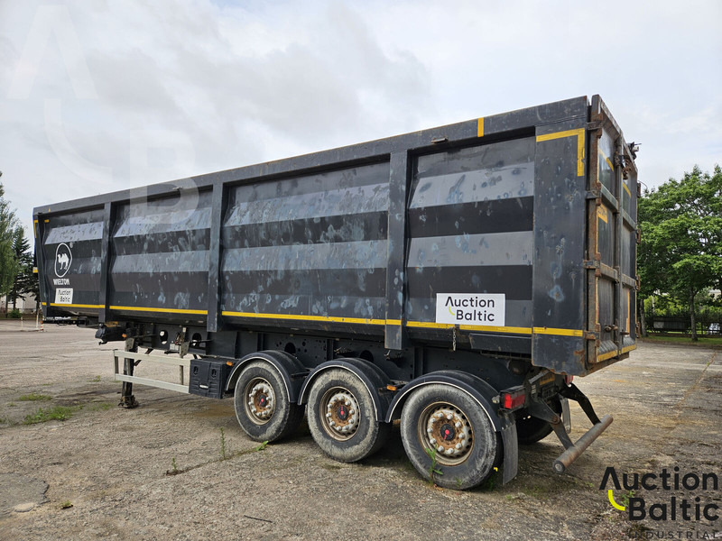 Wielton NW-3 - Ponyvás félpótkocsi: 4 kép. Wielton NW-3 - Ponyvás félpótkocsi: 4 kép.