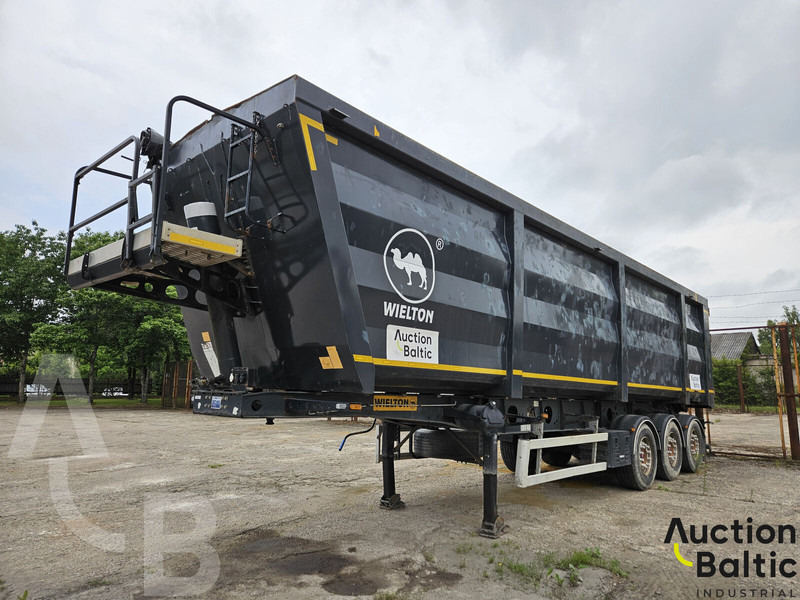 Wielton NW-3 - Ponyvás félpótkocsi: 2 kép. Wielton NW-3 - Ponyvás félpótkocsi: 2 kép.