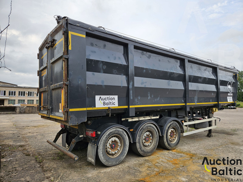 Wielton NW-3 - Ponyvás félpótkocsi: 3 kép. Wielton NW-3 - Ponyvás félpótkocsi: 3 kép.