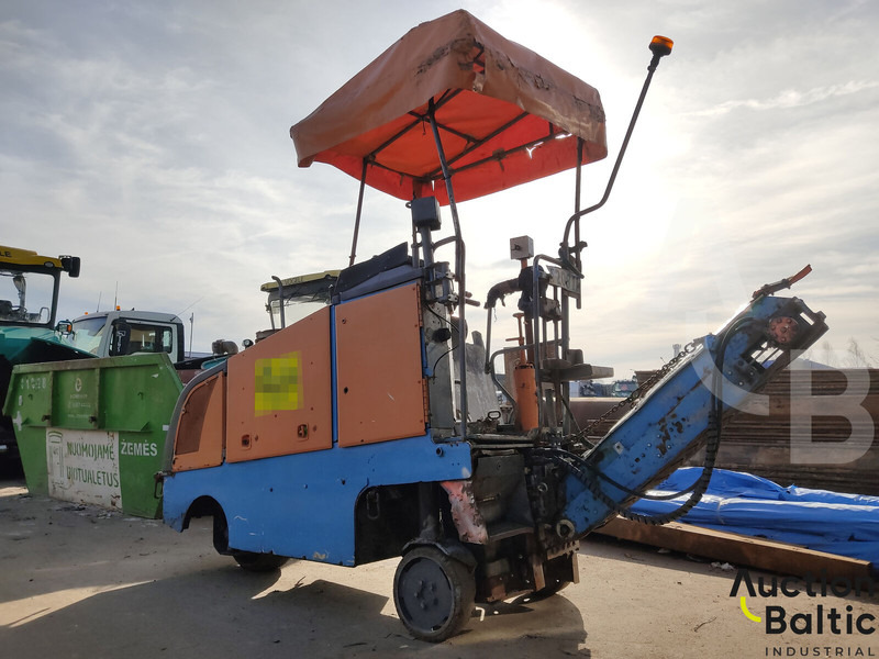Wirtgen W35DC - Aszfaltozó gép: 3 kép. Wirtgen W35DC - Aszfaltozó gép: 3 kép.