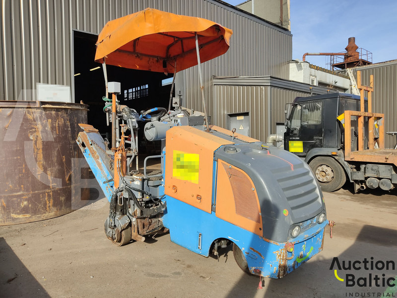 Wirtgen W35DC - Aszfaltozó gép: 1 kép. Wirtgen W35DC - Aszfaltozó gép: 1 kép.